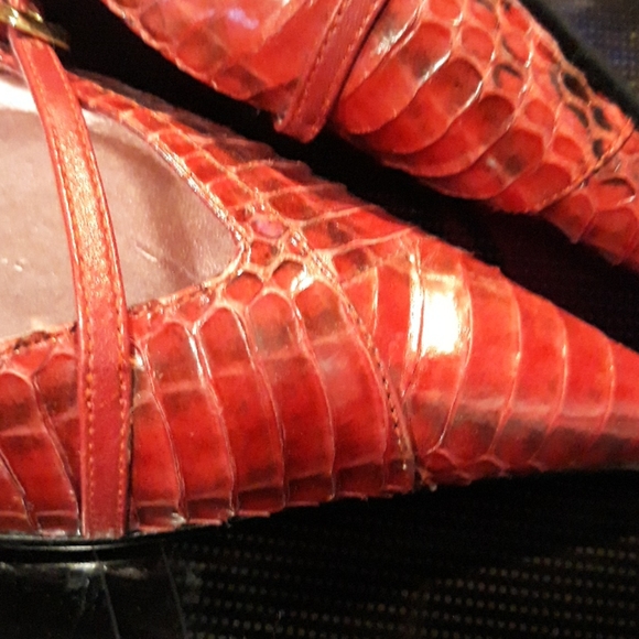 Red and black heels - Picture 2 of 3